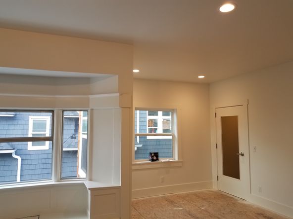 2212 Queen Anne Ave N, Seattle, WA 98109